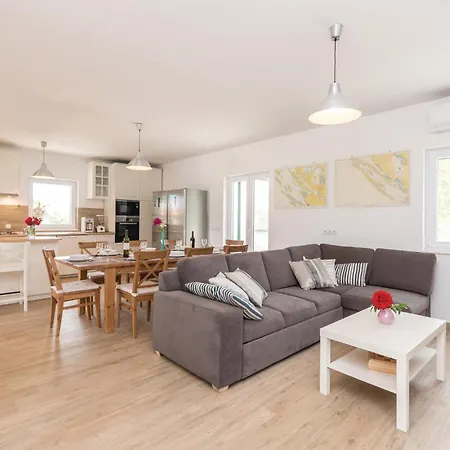 Holiday home 5 Bedroom Gorgeous In