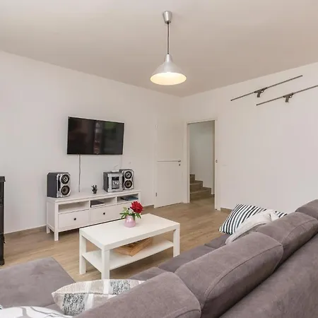 Holiday home 5 Bedroom Gorgeous In