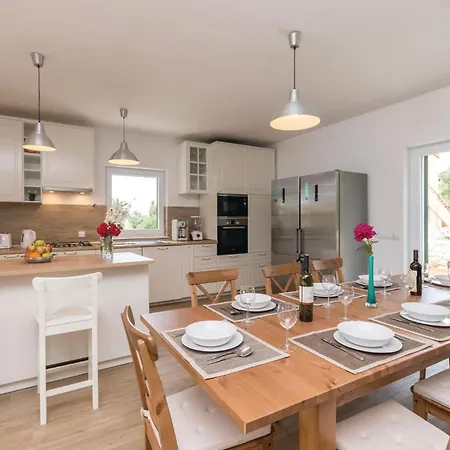 Holiday home 5 Bedroom Gorgeous In *