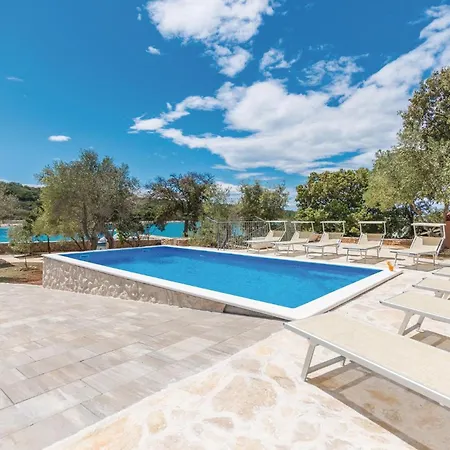5 Bedroom Gorgeous In