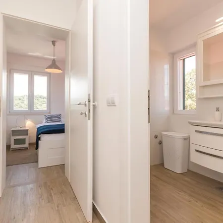Holiday home 5 Bedroom Gorgeous In *
