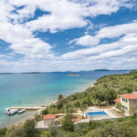 Holiday home 5 Bedroom Gorgeous In Verunic