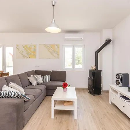 Дом отдыха 5 Bedroom Gorgeous In