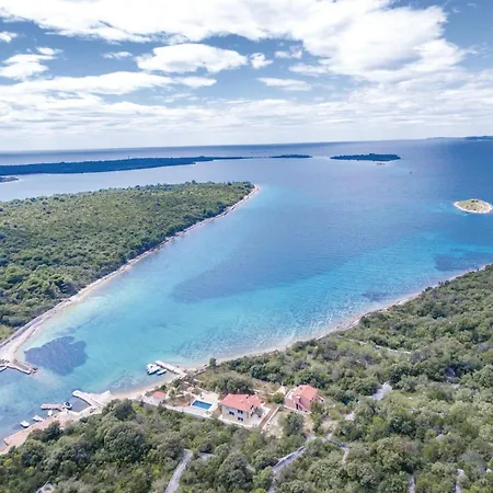 5 Bedroom Gorgeous In Holiday home Verunic