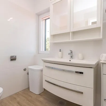 5 Bedroom Gorgeous In *
