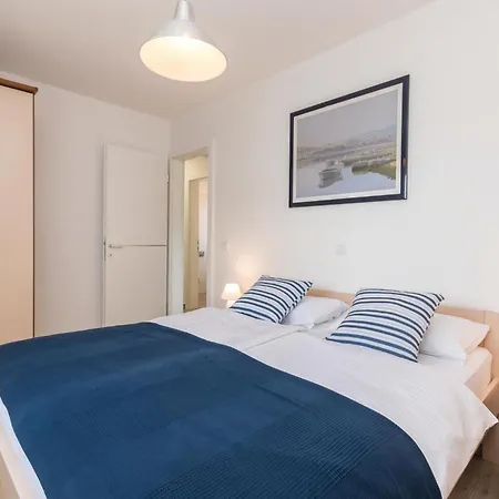 5 Bedroom Gorgeous In Holiday home *