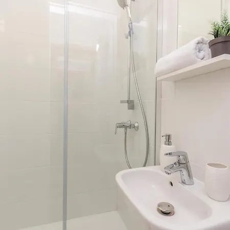 Holiday home 5 Bedroom Gorgeous In *