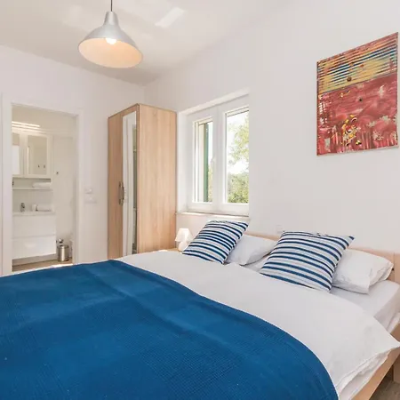 5 Bedroom Gorgeous In *