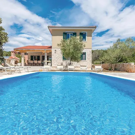5 Bedroom Gorgeous In *