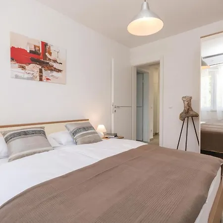 5 Bedroom Gorgeous In * Verunić