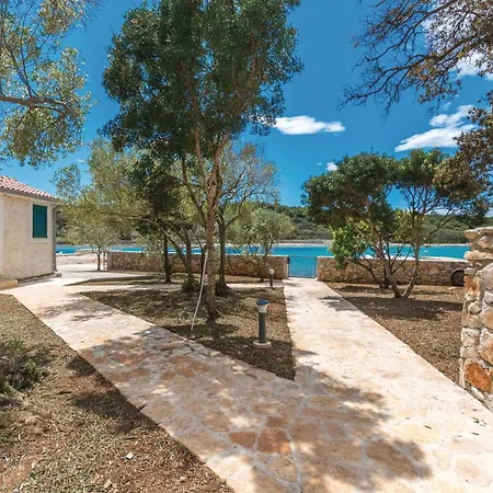 5 Bedroom Gorgeous In Verunić