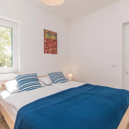 5 Bedroom Gorgeous In * Verunić