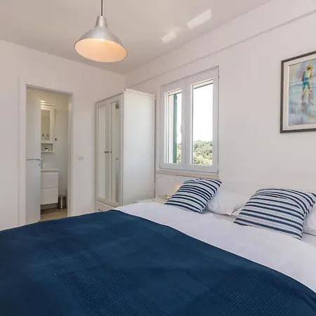 5 Bedroom Gorgeous In Verunić