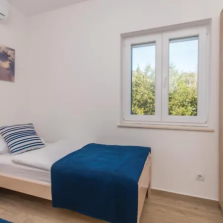 5 Bedroom Gorgeous In * Verunić